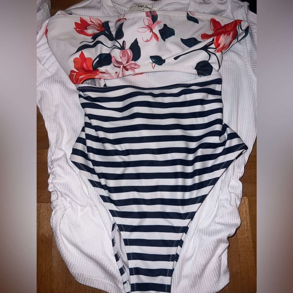 This is cute, in good condition. I only wore it like 3 times!